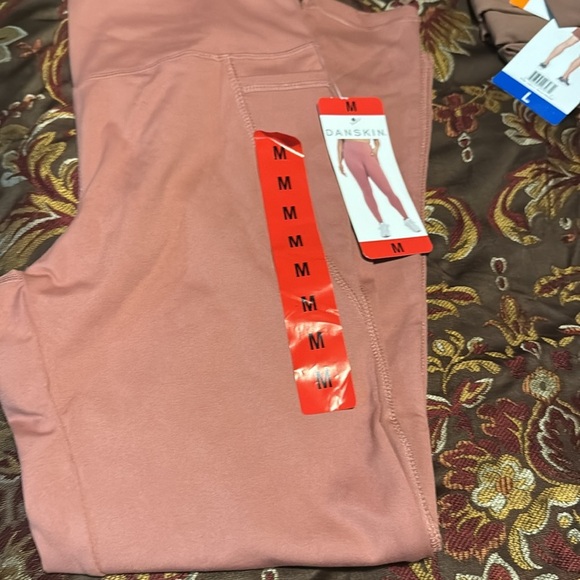 Danskin Ladies' Lightweight 7/8 Legging Pink Medium New - Picture 7 of 9